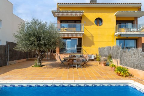 Villa in Sant Vicenc De Montalt, Barcelona, Spain 4 bedrooms, 227 sq.m. No. 161421