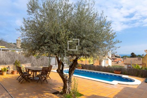 Villa for sale in Sant Vicenc De Montalt, Barcelona, Spain 4 bedrooms, 227 sq.m. No. 161421 - photo 2