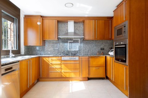 Villa for sale in Sant Vicenc De Montalt, Barcelona, Spain 4 bedrooms, 227 sq.m. No. 161421 - photo 10