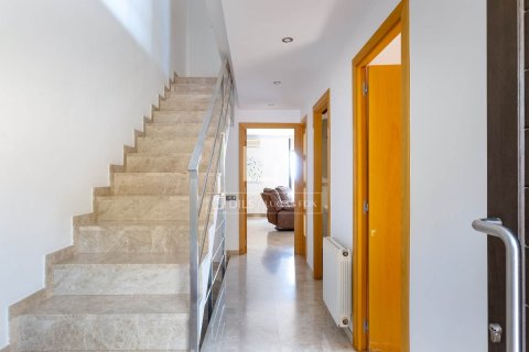 Villa for sale in Sant Vicenc De Montalt, Barcelona, Spain 4 bedrooms, 227 sq.m. No. 161421 - photo 7