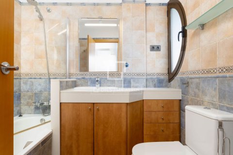 Villa for sale in Sant Vicenc De Montalt, Barcelona, Spain 4 bedrooms, 227 sq.m. No. 161421 - photo 15