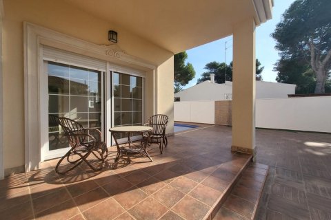 Villa for sale in Cabo Roig, Alicante, Spain 4 bedrooms, 230 sq.m. No. 146391 - photo 3