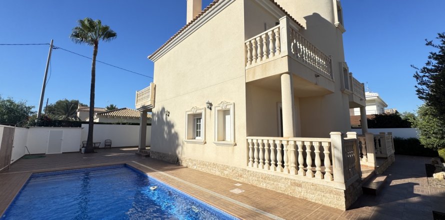 Villa in Cabo Roig, Alicante, Spain 4 bedrooms, 230 sq.m. No. 146391