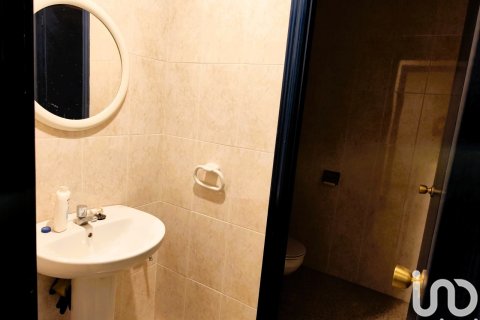 Proprietà commerciale in vendita a Zaragoza, Spagna 3 camere da letto, 177 mq. N° 185597 - foto 4