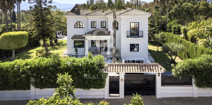 Villa a Estepona, Malaga, Spagna 5 camere da letto, 365 mq. N° 157865