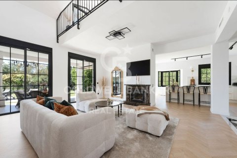 Villa for sale in Estepona, Malaga, Spain 5 bedrooms, 365 sq.m. No. 157865 - photo 3