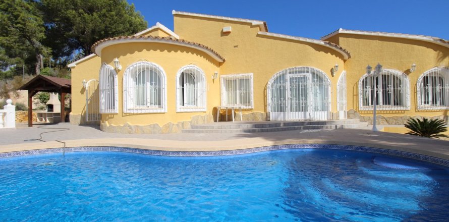Villa in Calpe, Alicante, Spain 5 bedrooms, 240 sq.m. No. 165049