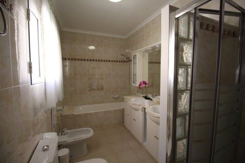 Villa for sale in Calpe, Alicante, Spain 5 bedrooms, 240 sq.m. No. 165049 - photo 20
