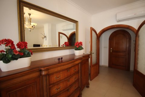 Villa for sale in Calpe, Alicante, Spain 5 bedrooms, 240 sq.m. No. 165049 - photo 7