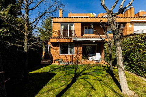 Casa adosada en venta Madrid, España 5 dormitorios, 356 m2 No. 108205 - foto 2