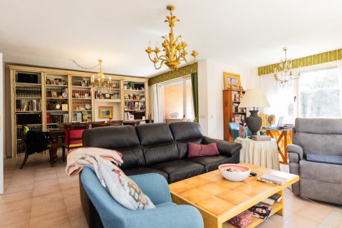 Casa adosada en venta Madrid, España 5 dormitorios, 356 m2 No. 108205 - foto 12