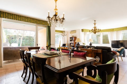 Casa adosada en venta Madrid, España 5 dormitorios, 356 m2 No. 108205 - foto 9