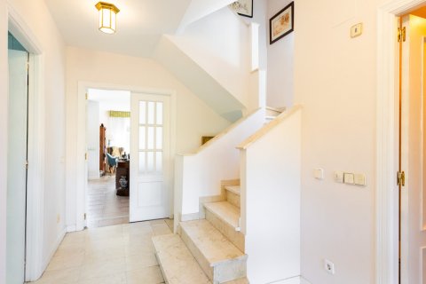 Casa adosada en venta Madrid, España 5 dormitorios, 356 m2 No. 108205 - foto 3