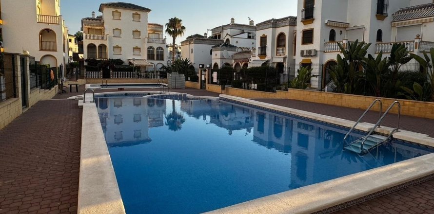Apartamento en Torrevieja, Alicante, España 3 dormitorios, 65 m2 No. 151189