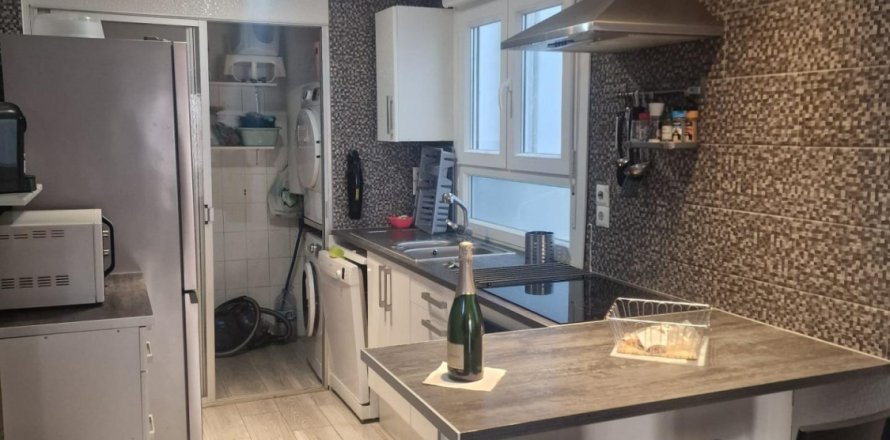 Apartamento en Torrevieja, Alicante, España 3 dormitorios, 67 m2 No. 151194