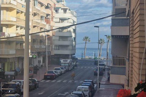 Apartamento en venta en Torrevieja, Alicante, España 3 dormitorios, 67 m2 No. 151194 - foto 2