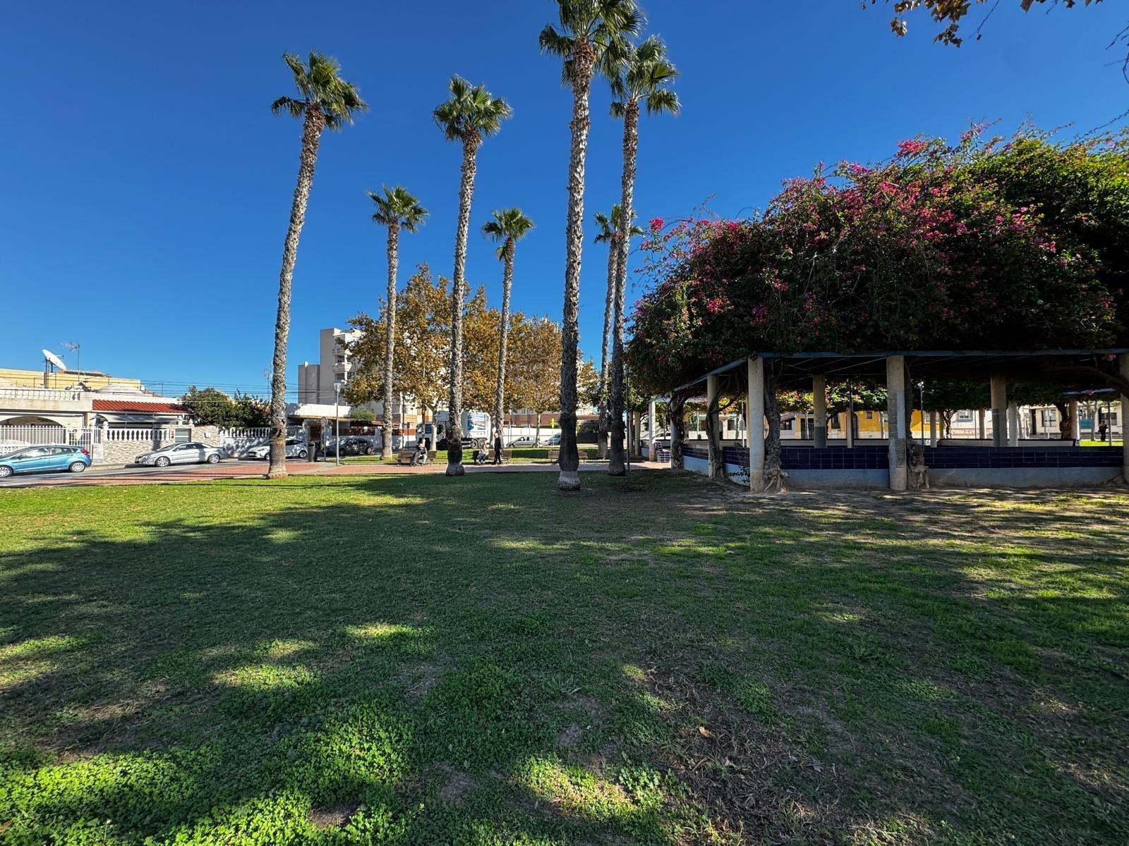 Propiedad comercial en Torrevieja, Alicante, España 90 m2 No. 151195