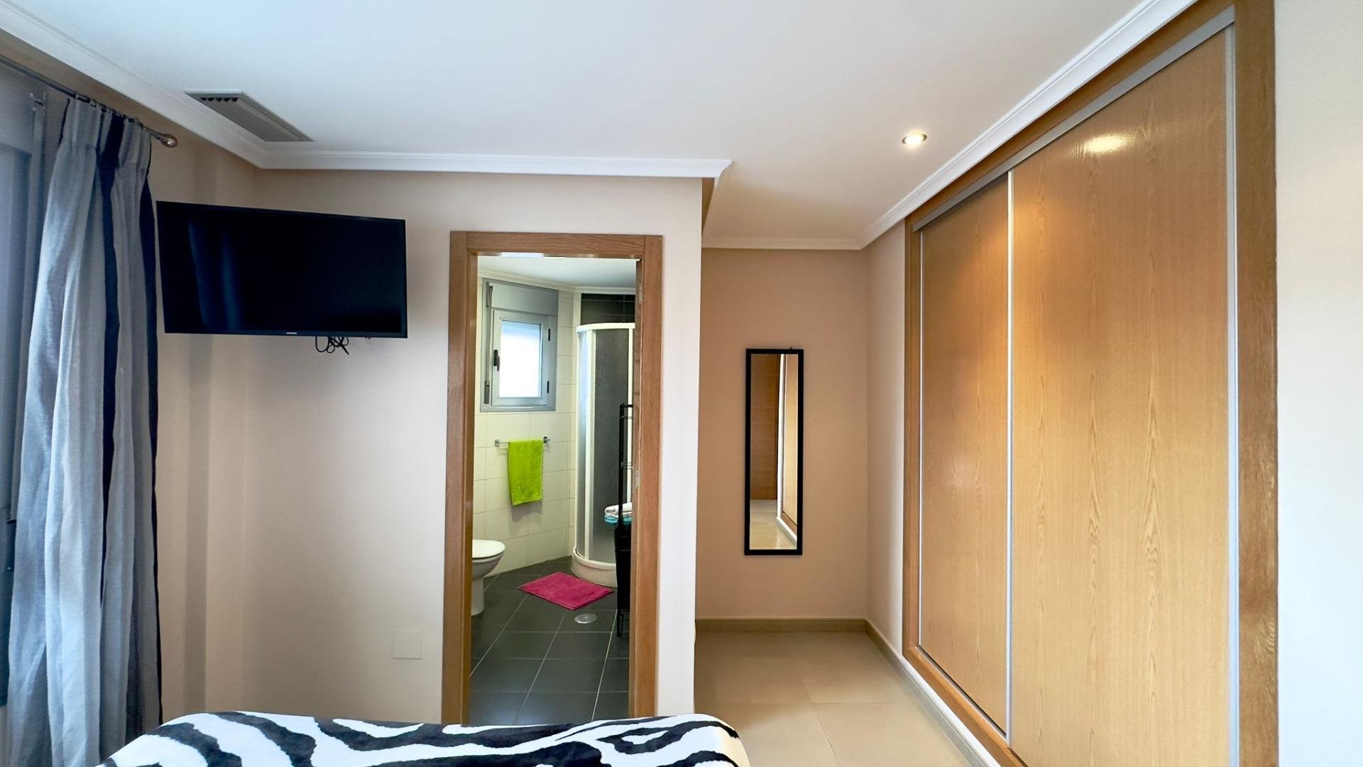 Propiedad comercial en Torrevieja, Alicante, España 90 m2 No. 151195