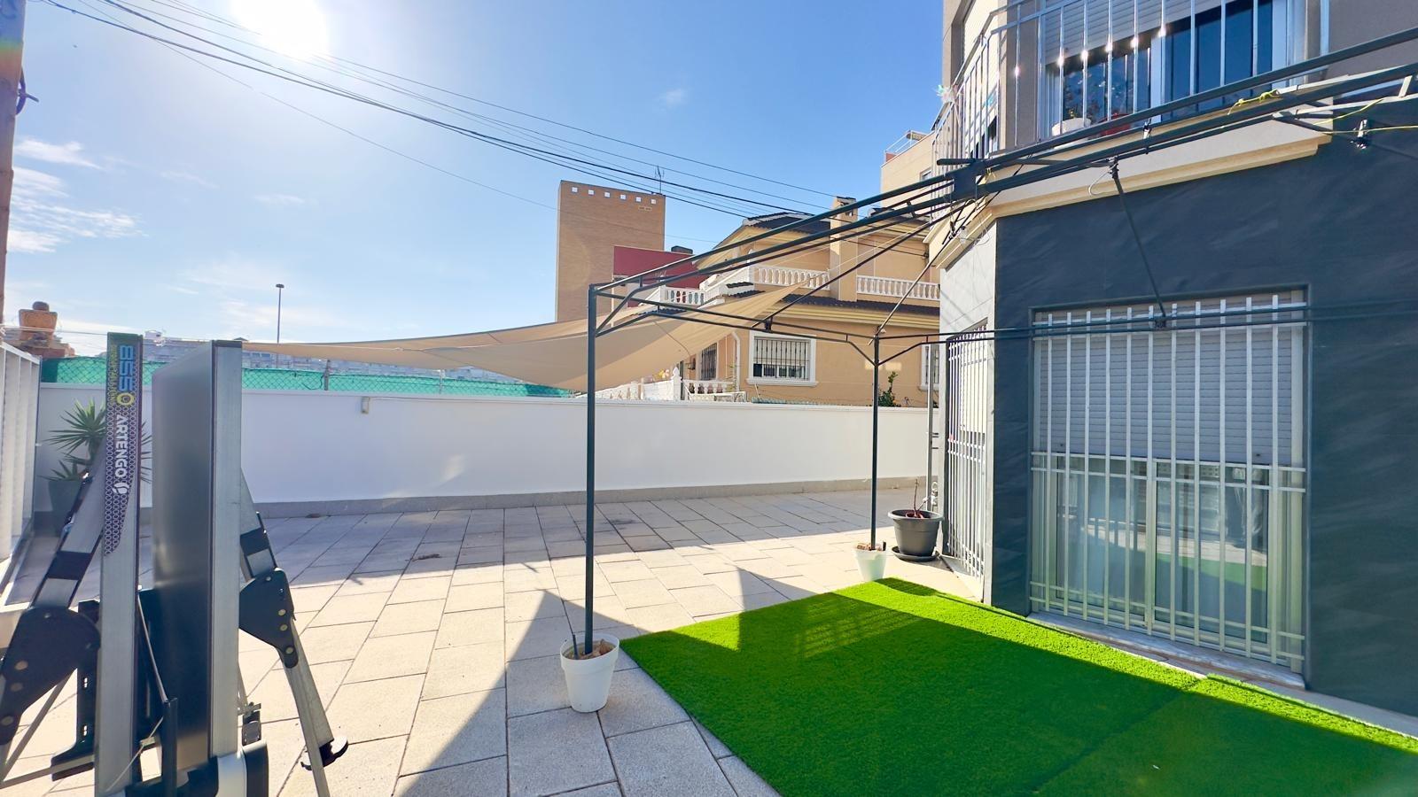 Propiedad comercial en Torrevieja, Alicante, España 90 m2 No. 151195