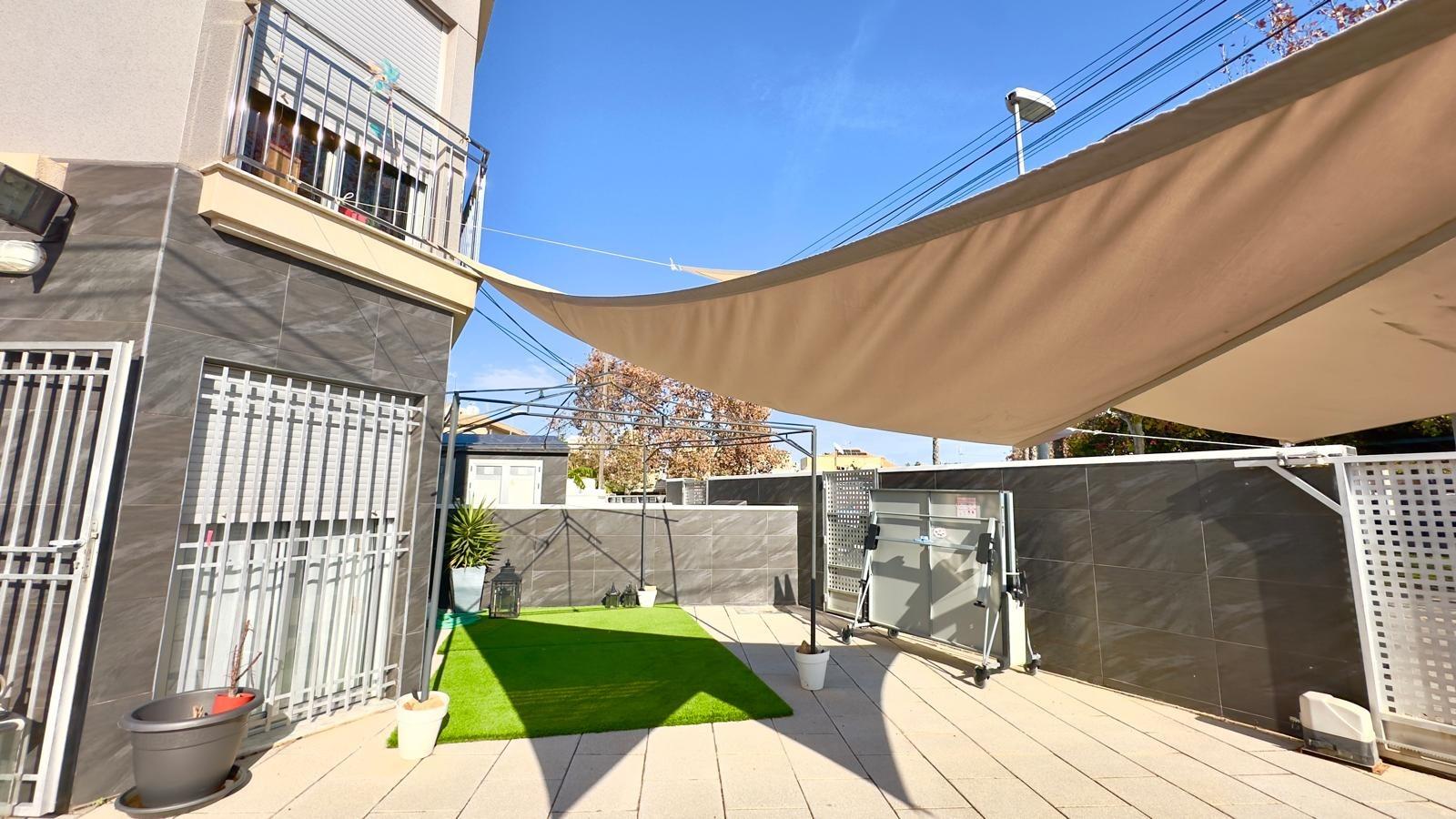 Propiedad comercial en Torrevieja, Alicante, España 90 m2 No. 151195