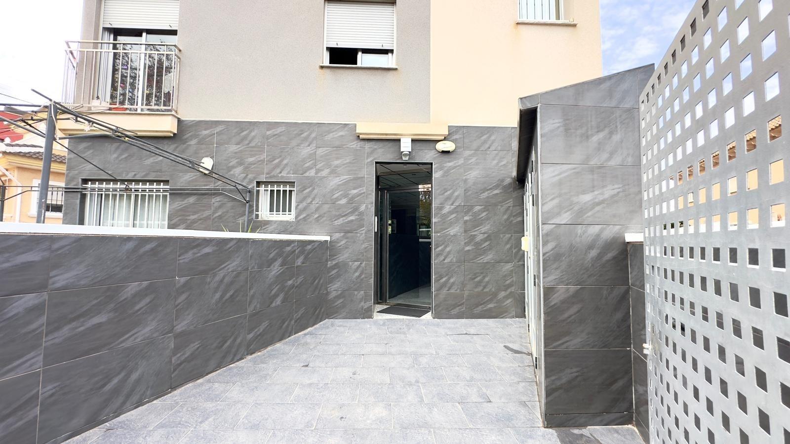 Propiedad comercial en Torrevieja, Alicante, España 90 m2 No. 151195