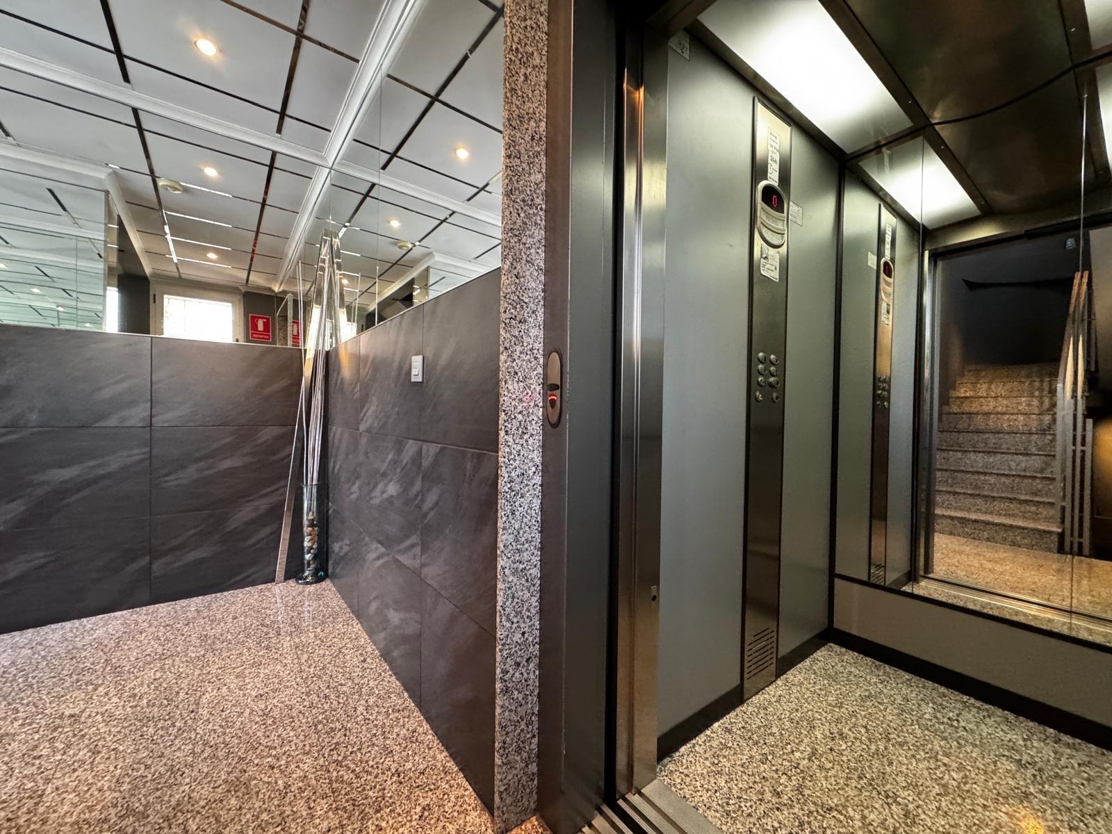 Propiedad comercial en Torrevieja, Alicante, España 90 m2 No. 151195