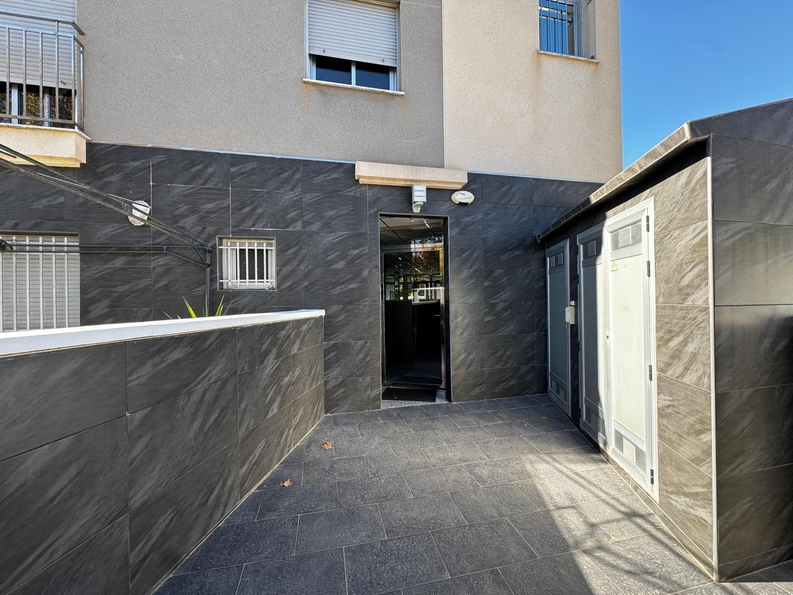 Propiedad comercial en Torrevieja, Alicante, España 90 m2 No. 151195