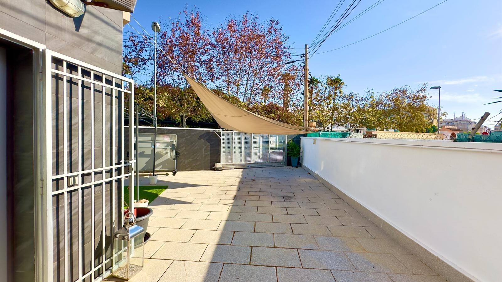 Propiedad comercial en Torrevieja, Alicante, España 90 m2 No. 151195