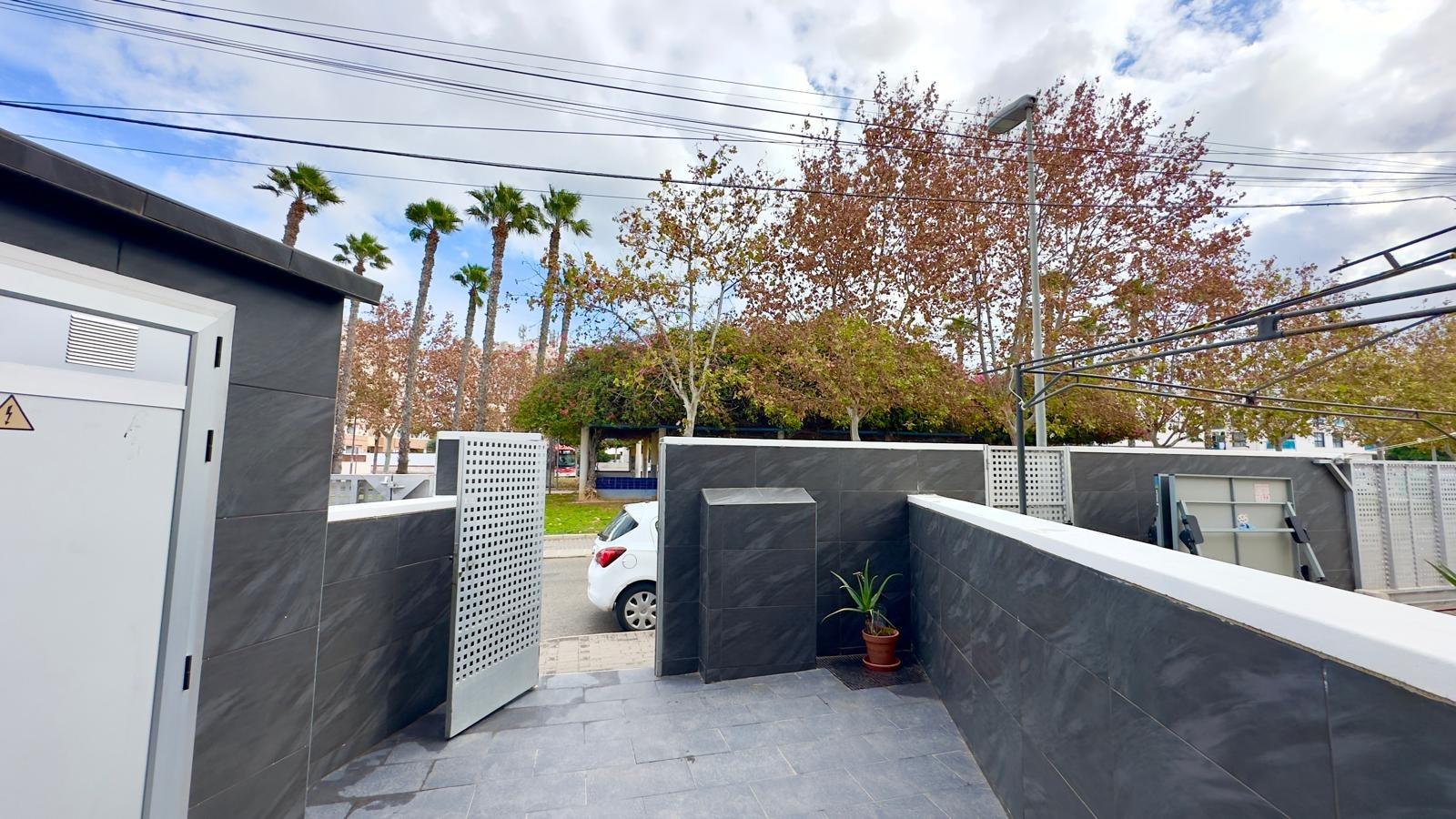 Propiedad comercial en Torrevieja, Alicante, España 90 m2 No. 151195