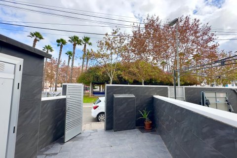 Propiedad comercial en venta en Torrevieja, Alicante, España 90 m2 No. 151195 - foto 2