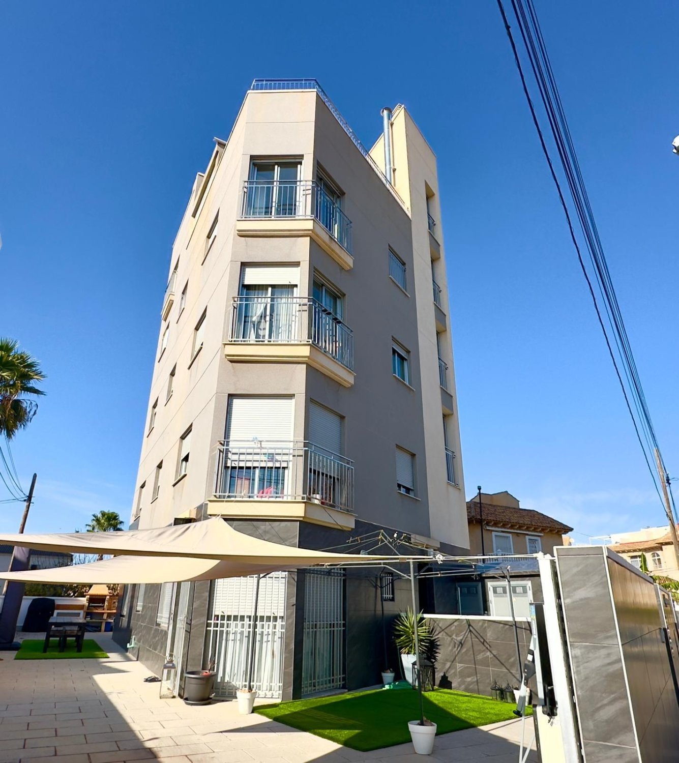 Propiedad comercial en Torrevieja, Alicante, España 90 m2 No. 151195