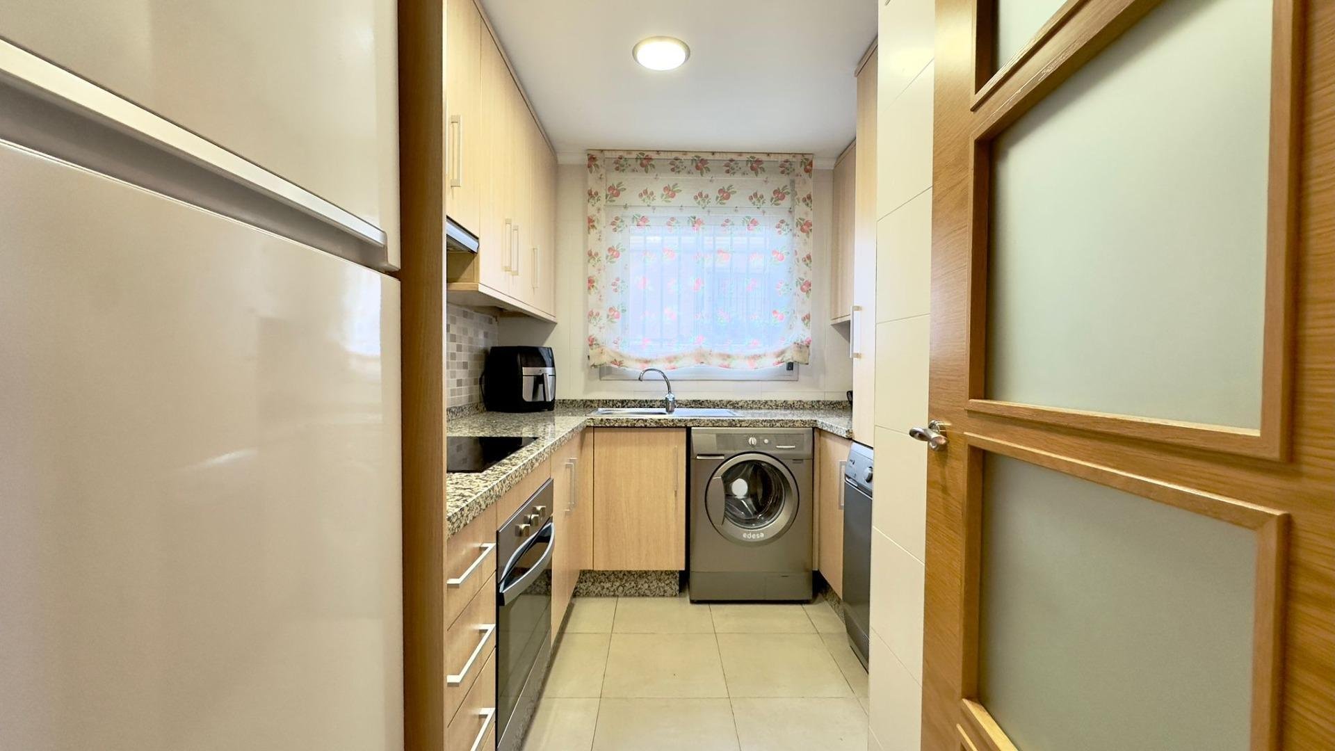 Propiedad comercial en Torrevieja, Alicante, España 90 m2 No. 151195