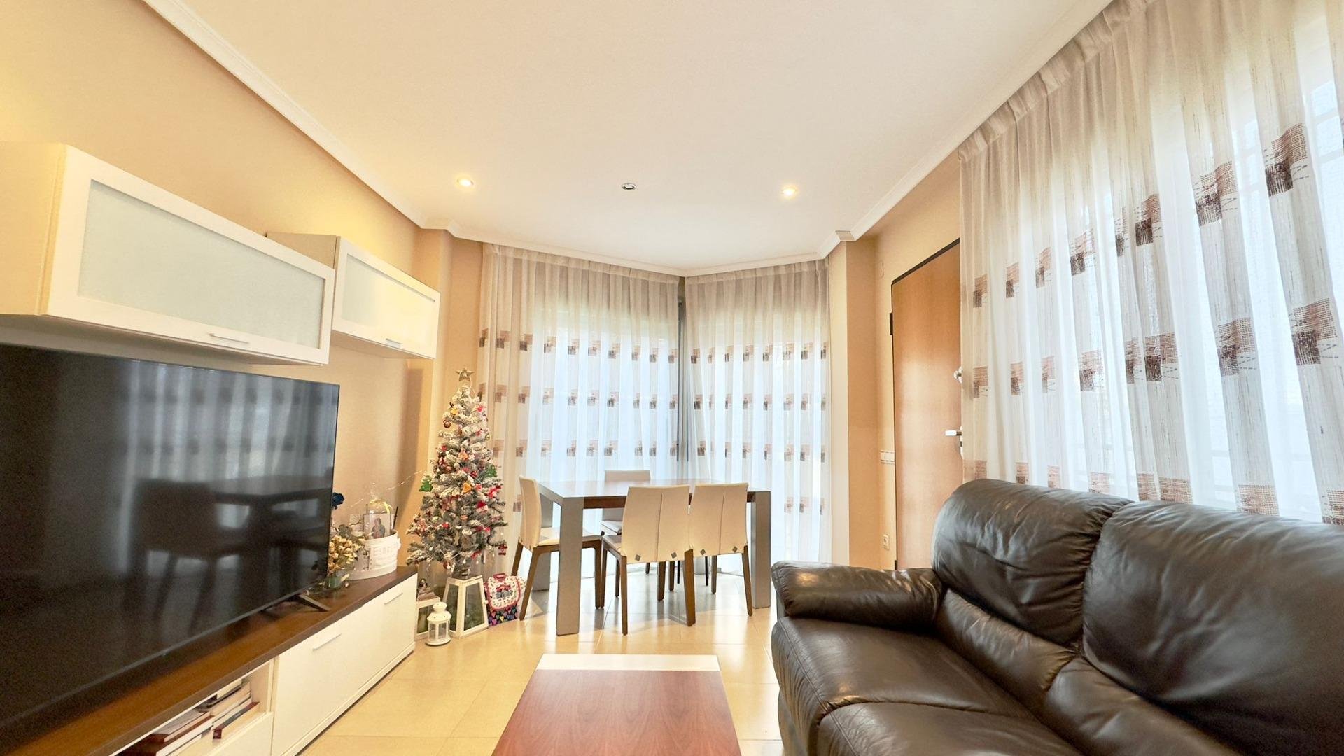 Propiedad comercial en Torrevieja, Alicante, España 90 m2 No. 151195