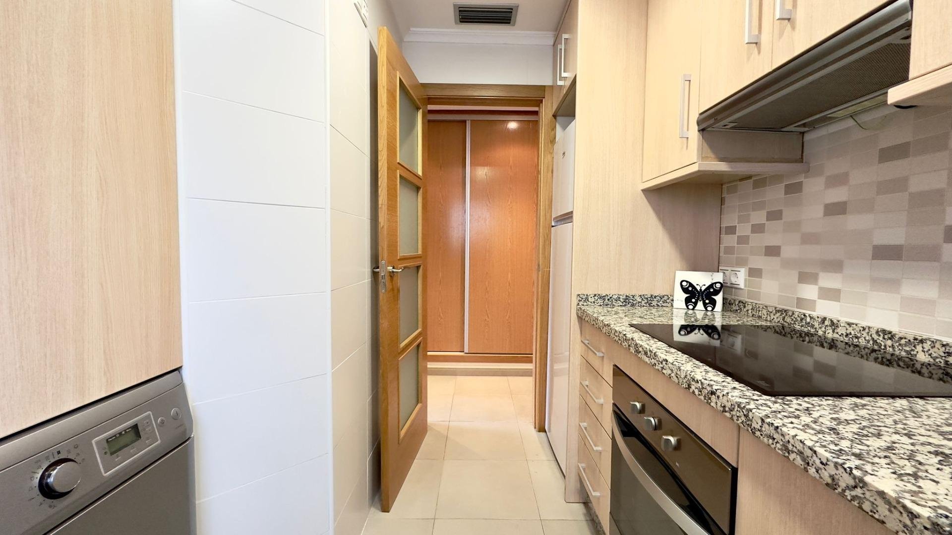 Propiedad comercial en Torrevieja, Alicante, España 90 m2 No. 151195
