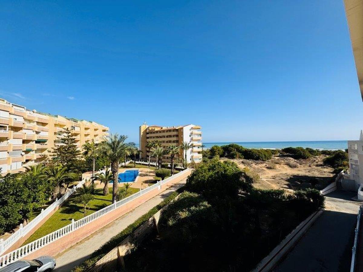 Apartment in Torrevieja, Alicante, Spain 2 bedrooms, 57 sq.m. No. 183852