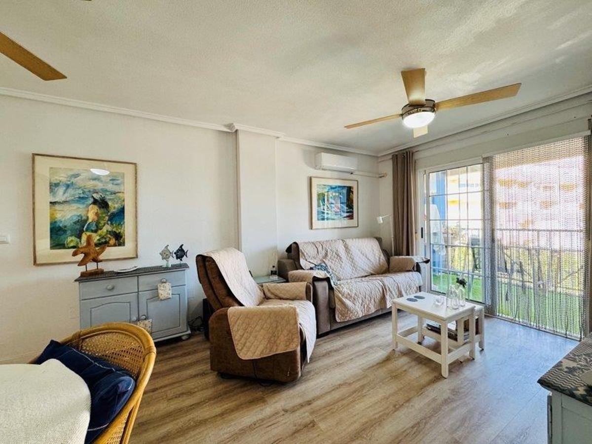 Apartment in Torrevieja, Alicante, Spain 2 bedrooms, 57 sq.m. No. 183852