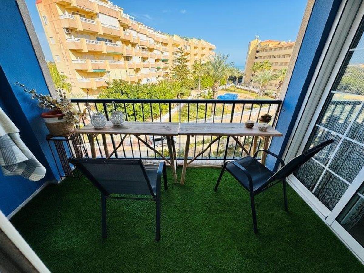 Apartment in Torrevieja, Alicante, Spain 2 bedrooms, 57 sq.m. No. 183852