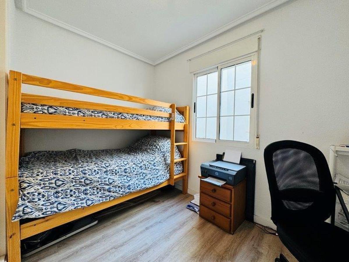 Apartment in Torrevieja, Alicante, Spain 2 bedrooms, 57 sq.m. No. 183852