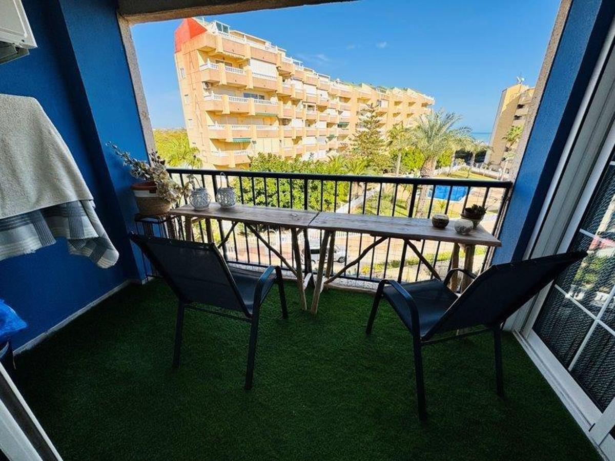 Apartment in Torrevieja, Alicante, Spain 2 bedrooms, 57 sq.m. No. 183852