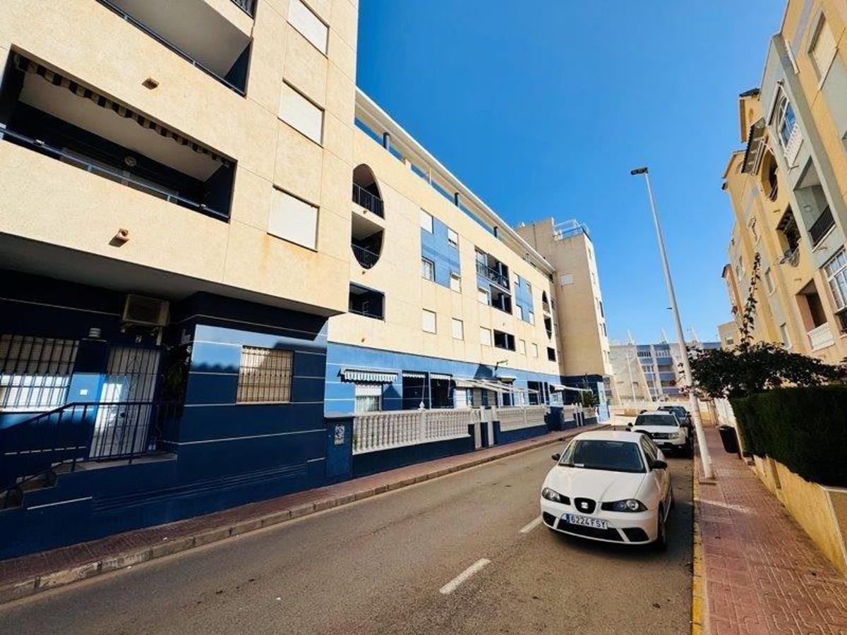 Apartment in Torrevieja, Alicante, Spain 2 bedrooms, 57 sq.m. No. 183852