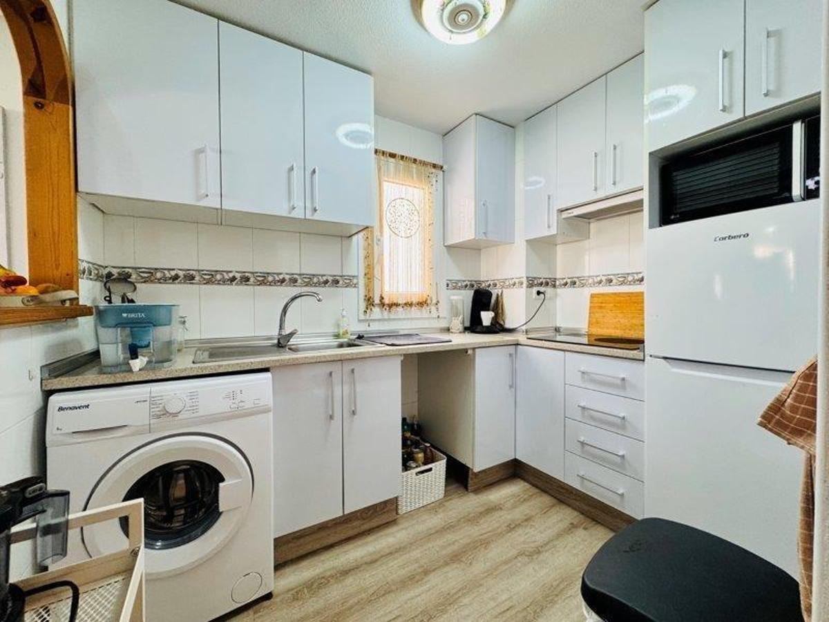Apartment in Torrevieja, Alicante, Spain 2 bedrooms, 57 sq.m. No. 183852