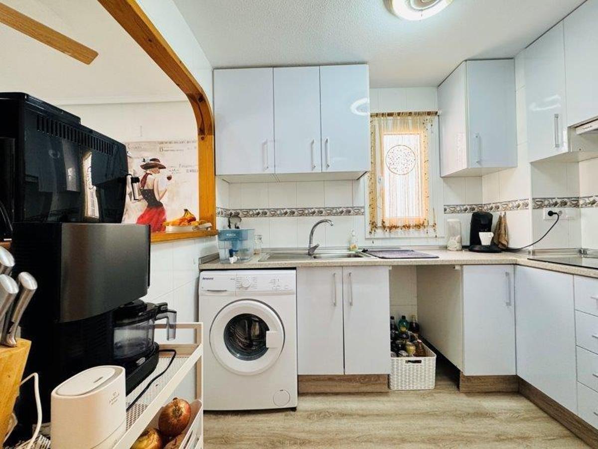 Apartment in Torrevieja, Alicante, Spain 2 bedrooms, 57 sq.m. No. 183852