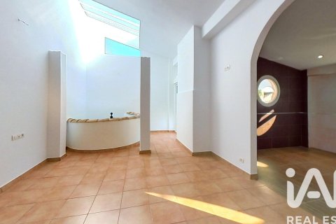 Villa for sale in Alcala la Real, Jaen, Spain 3 bedrooms, 179 sq.m. No. 184705 - photo 6