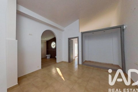 Villa for sale in Alcala la Real, Jaen, Spain 3 bedrooms, 179 sq.m. No. 184705 - photo 7