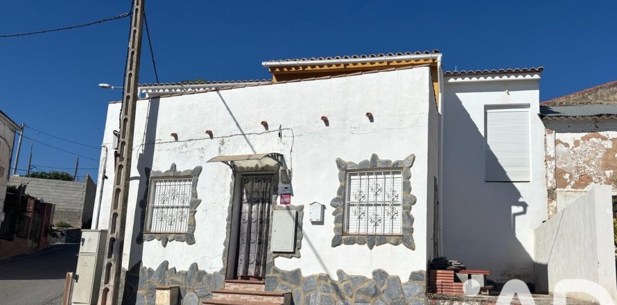 Villa in Alcala la Real, Jaen, Spain 3 bedrooms, 179 sq.m. No. 184705