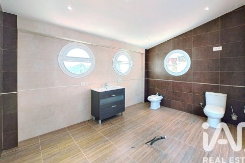 Villa for sale in Alcala la Real, Jaen, Spain 3 bedrooms, 179 sq.m. No. 184705 - photo 10
