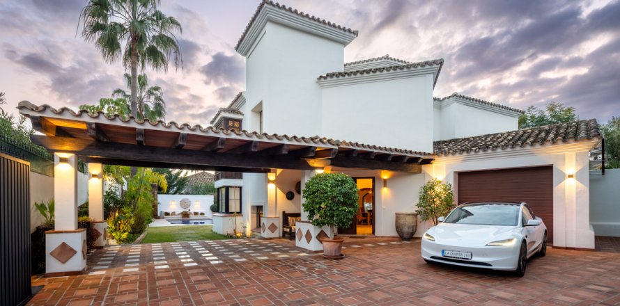 Villa Benahavis, Malaga, Spain 4 bedrooms, 373 sq.m. No. 135954