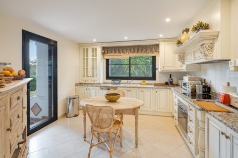 Villa for sale Benahavis, Malaga, Spain 4 bedrooms, 373 sq.m. No. 135954 - photo 7