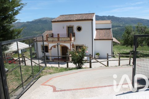 Māja pārdošanā Cortes de la Frontera, Malaga, Spānijā 4 istabas, 319 m2 Nr. 188325 - attēls 1