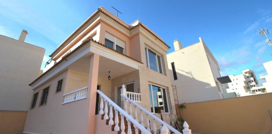Villa a Alicante, Spagna 4 camere da letto, 120 mq. N° 146510
